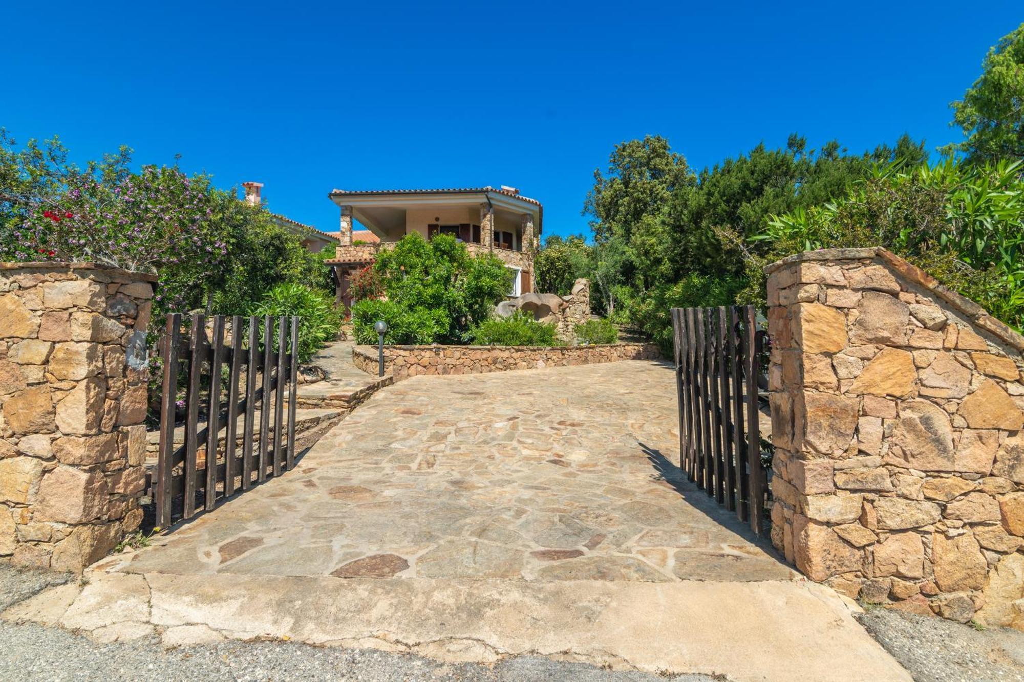 Villa Vista Mare Cala Ginepro Punta Molara ภายนอก รูปภาพ